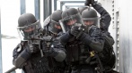 Французский спецназ штурмует помещение тюрьмы, где захвачен заложник