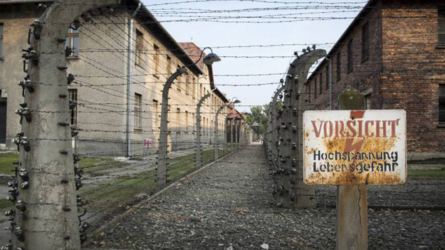 Жертвами нацистов в Освенциме стали, по меньшей мере, 1,1 миллиона человек