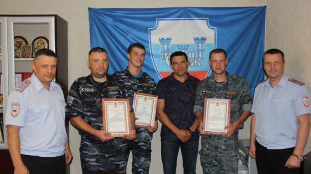 Полиция Хакасии наградила сотрудников ЧОП