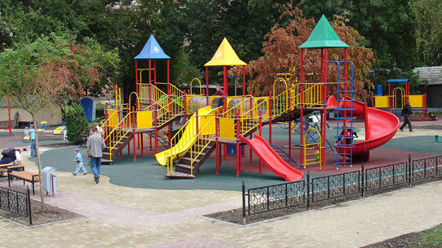 В Челябинске появятся детские дворовые площадки с охранниками