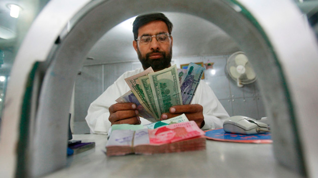 Половина ограблений банков в Пакистане происходит при попустительстве охранников