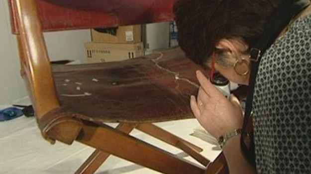 Охранник французского музея раздавил походное кресло Наполеона Бонапарта