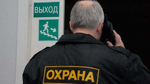 В Петербурге пьяный охранник избил сотрудницу полиции