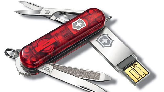 Современные версии швейцарских армейских ножей имеют MP3-плееры, USB-накопители и лазерные указки