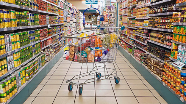В московском супермаркете воришка отбился от охранников картошкой и луком
