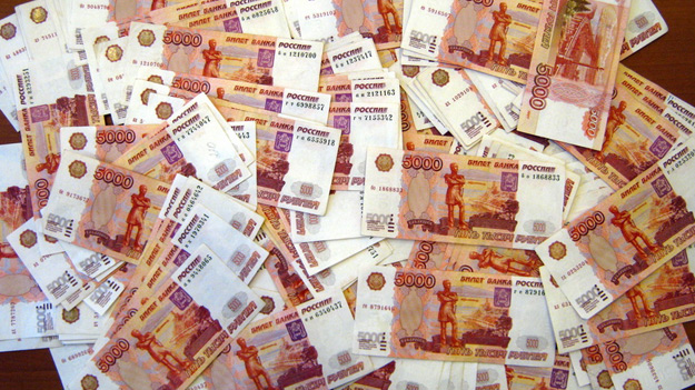 Порядка миллиона рублей похититель разделил на несколько частей и доверил на хранение другим банкам, на этот раз стеклянным