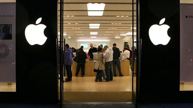 В США суд разрешил Apple обыскивать сотрудников